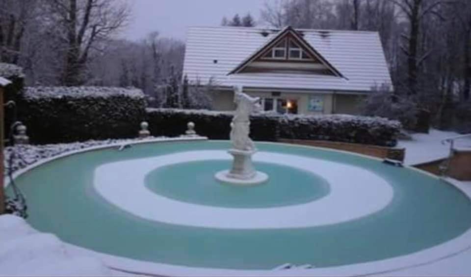 Les Jardins Du Castel Gites Annick Et Jean Paul Saint-Georges-d'Esperanche Exterior photo