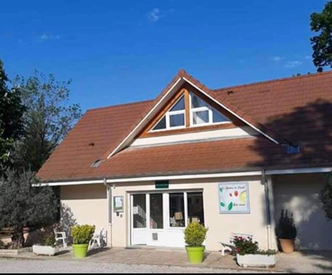Les Jardins Du Castel Gites Annick Et Jean Paul Saint-Georges-d'Esperanche Exterior photo