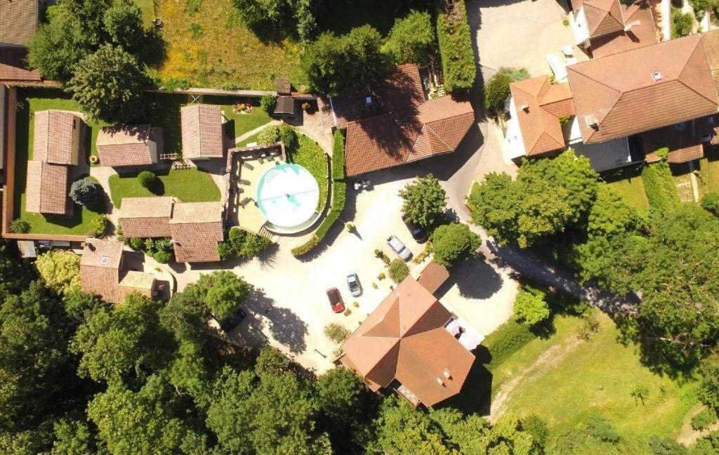 Les Jardins Du Castel Gites Annick Et Jean Paul Saint-Georges-d'Esperanche Exterior photo