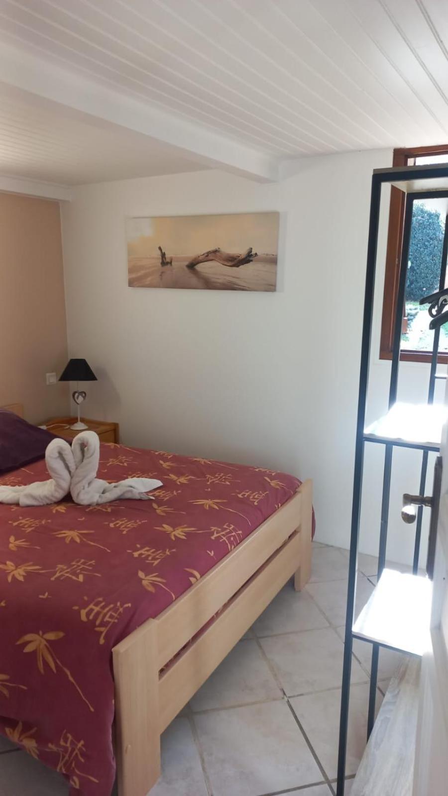 Les Jardins Du Castel Gites Annick Et Jean Paul Saint-Georges-d'Esperanche Room photo